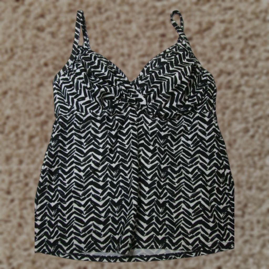 Merona Merona Tankini Womens M Black/White Lined Underwired Adjustable Straps Chevron Pattern Beach Sea Pattern Chevron Spaghetti Straps Size ONE SIZE - 1 Thumbnail