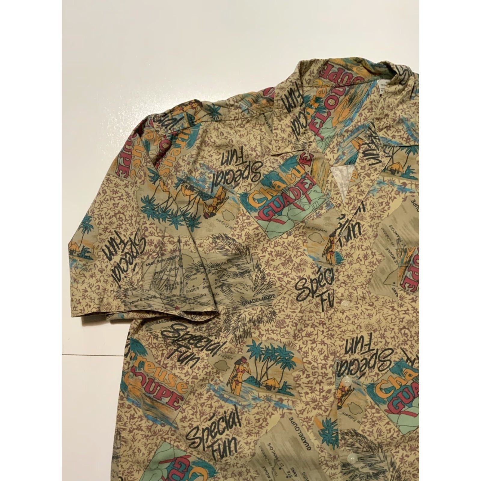 Vintage VINTAGE Imprints Guadeloupe Island Special Fun AOP Travel Camp Button Shirt Sz.M Size US M / EU 48-50 / 2 - 6 Thumbnail