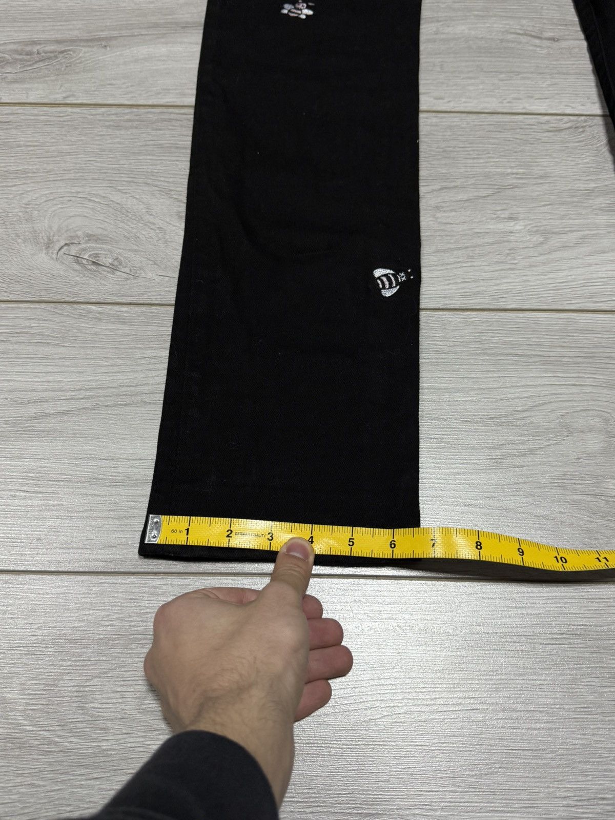 Dior × Kaws Dior x Kaws bugs slim jeans pants all over buttons Size US 33 - 17 Thumbnail