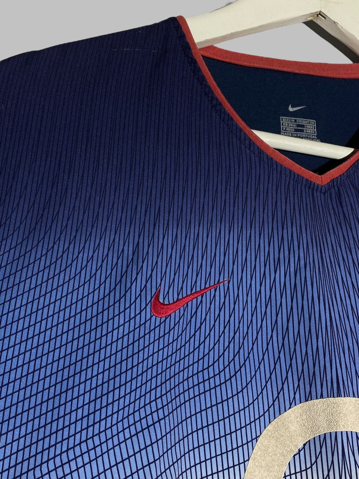 Nike 🔥 ARSENAL 2000S NIKE JERSEY HYPNOSIS VINTAGE BERGKAMP VIBES Size US M / EU 48-50 / 2 - 6 Thumbnail