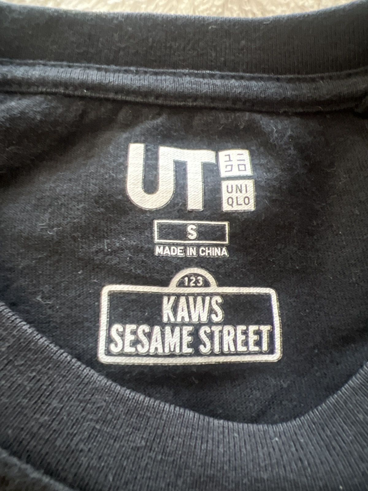 Kaws × Uniqlo Uniqlo x Kaws Sesame black tee Size US S / EU 44-46 / 1 - 1 Thumbnail