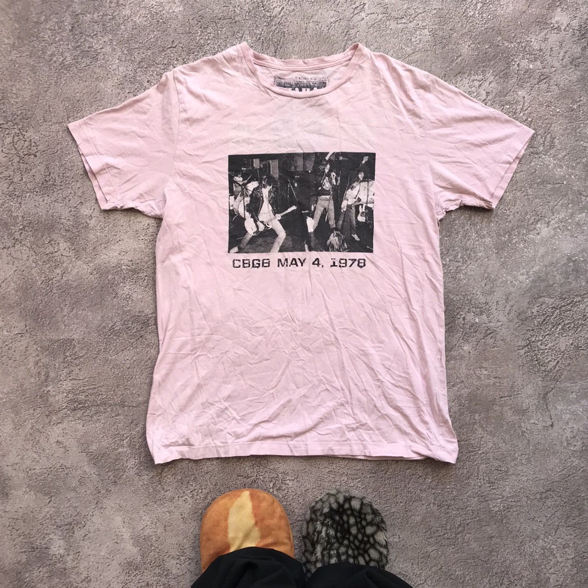 Vintage Vintage 90s Sun Faded Graphic Tee Band Archive Grunge Boxy M Size US M / EU 48-50 / 2 - 1 Thumbnail