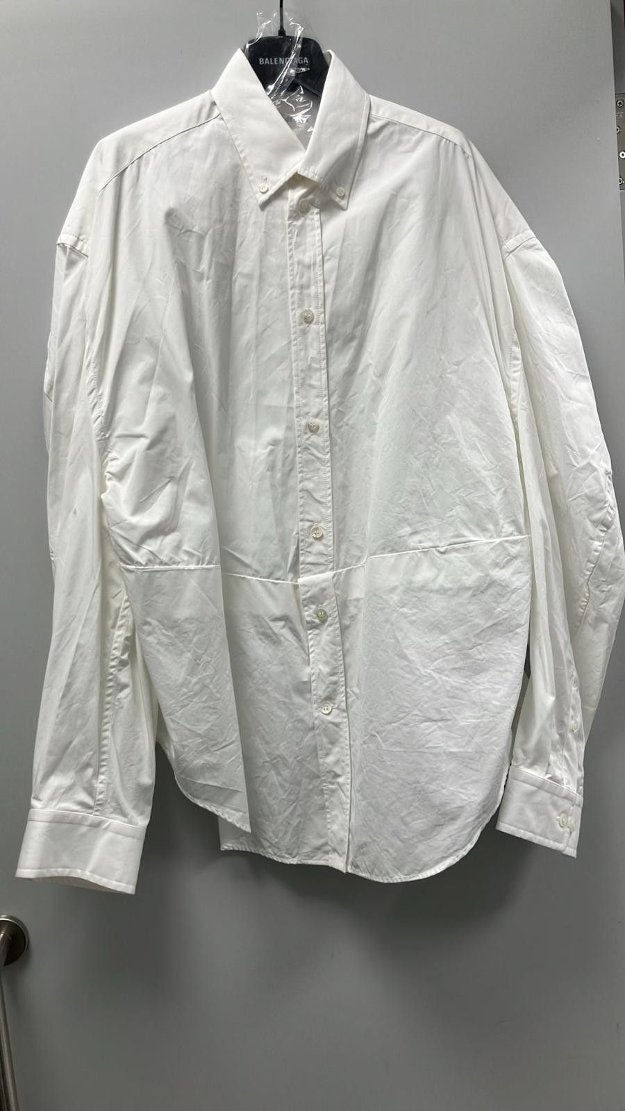 Balenciaga o1la1rc1a0425 Twisted Sleeve Shirt in White Size US M / EU 48-50 / 2 - 1 Thumbnail