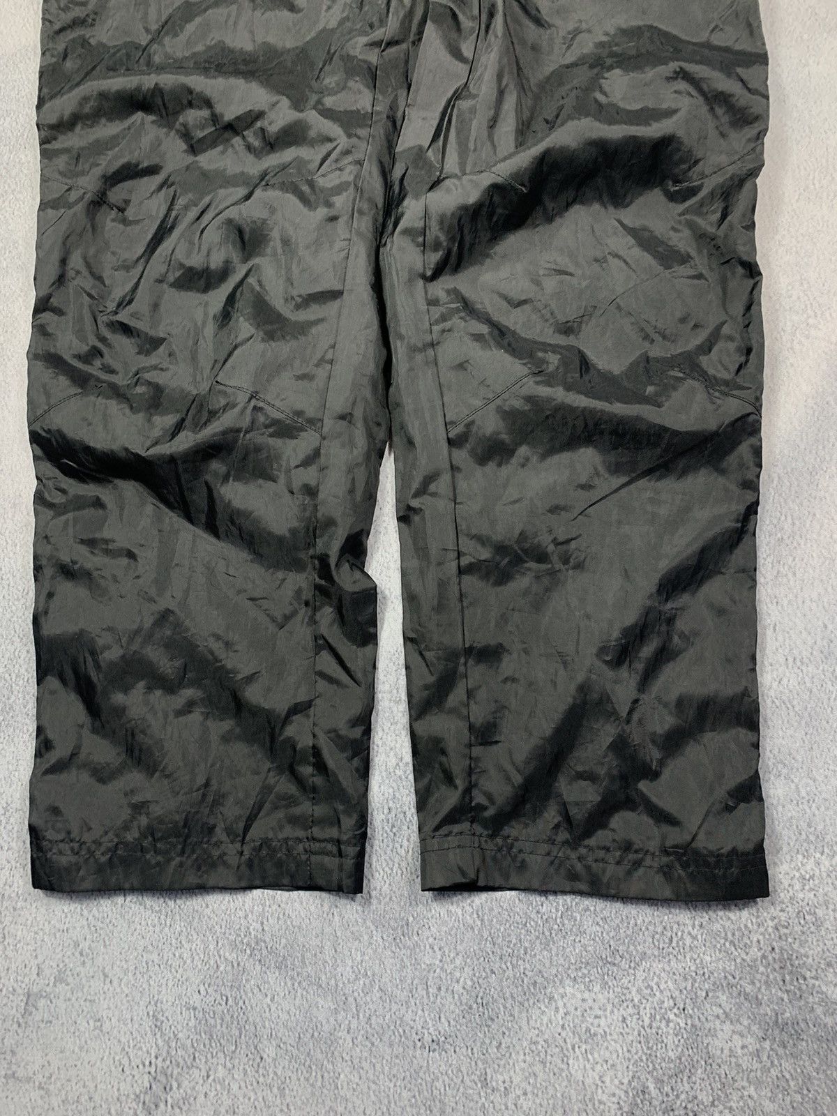 Umbro × Vintage Vintage Y2K Umbro nylon track pants streetwear style size XS Size US 26 / EU 42 - 4 Thumbnail
