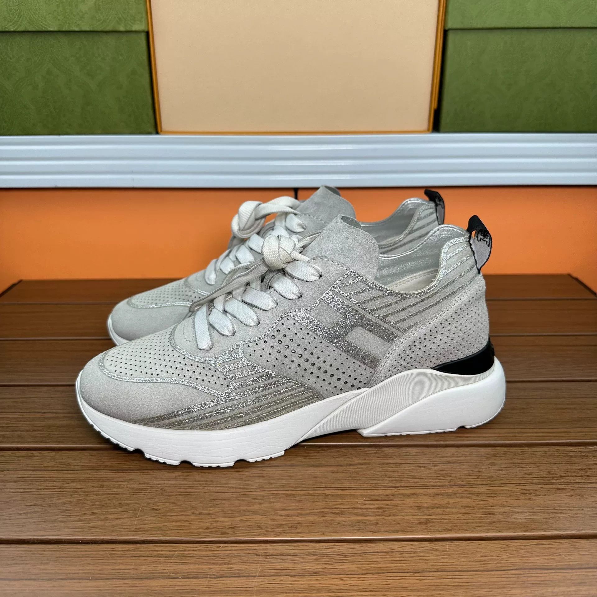 Hogan Hogan Retro Lowtop Sneakers it_38 Women Size US 8 / IT 38 - 1 Thumbnail