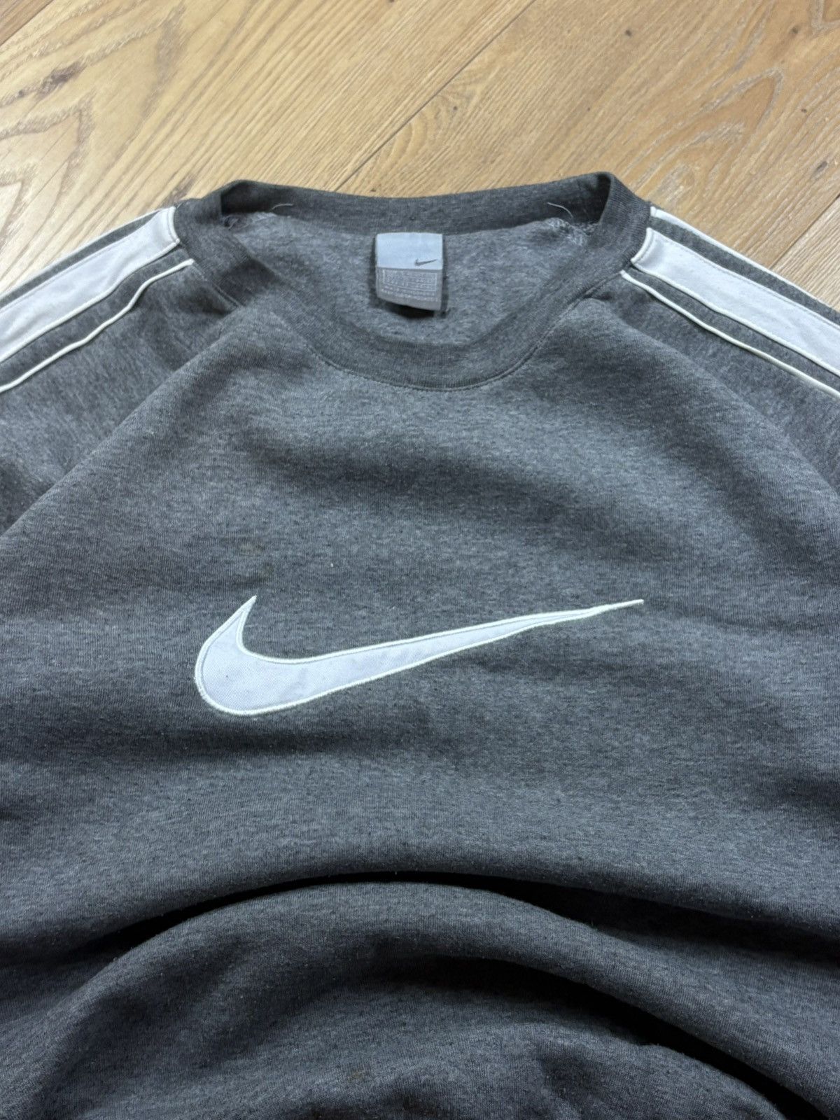 Nike 00s Vintage Nike Oversized Big Swoosh Logo Y2K Sweatshirt Size US S / EU 44-46 / 1 - 4 Thumbnail