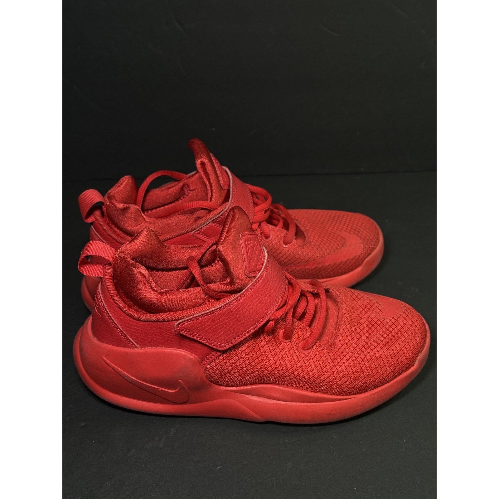 Nike Nike Kwazi Triple GS Red Mid Top JUNIOR Sneaker Size 6.5 Size US 6.5 / EU 39-40 - 2 Thumbnail