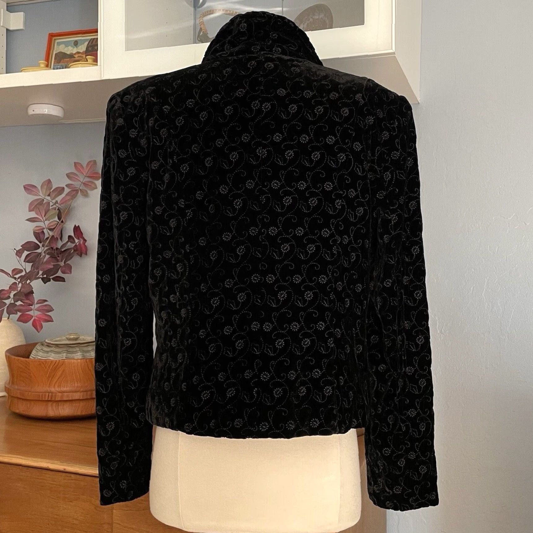Laura Ashley VINTAGE Laura Ashley 3pc Embroidered Black Velvet Jacket Vest Skirt Suit Womens M Size 32" / US 10 / IT 46 - 5 Thumbnail