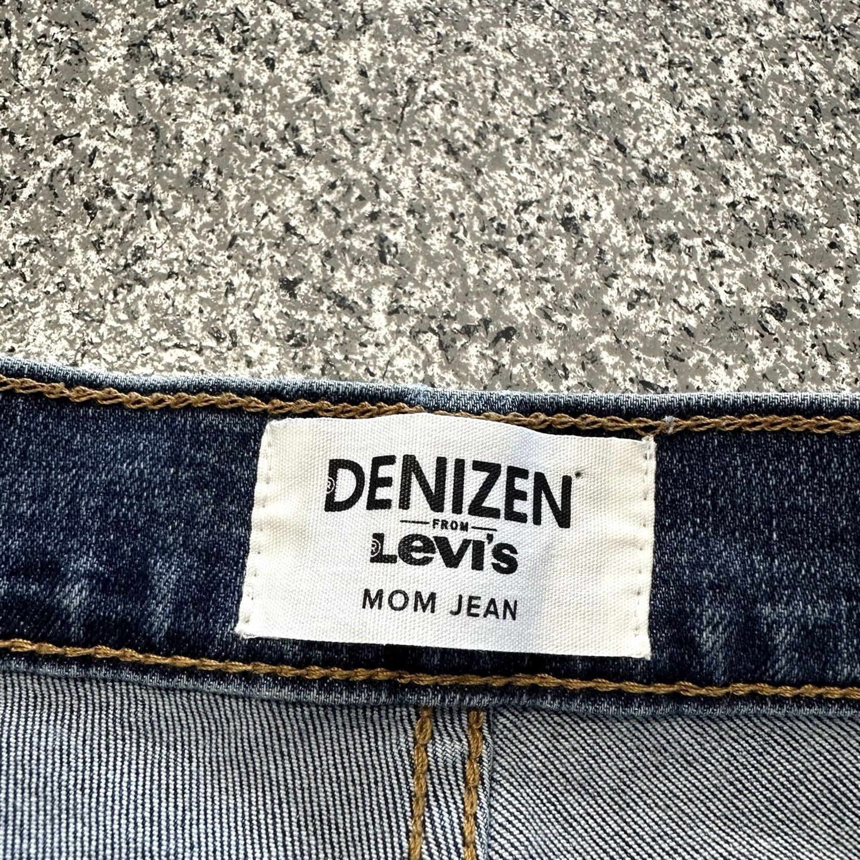 Levi's Levi's Jeans Mom Womens 26x26 Distressed High Rise Relaxed Inseam 26 Blue denim Stretch Pockets Size 26" / US 2 / IT 38 - 4 Thumbnail