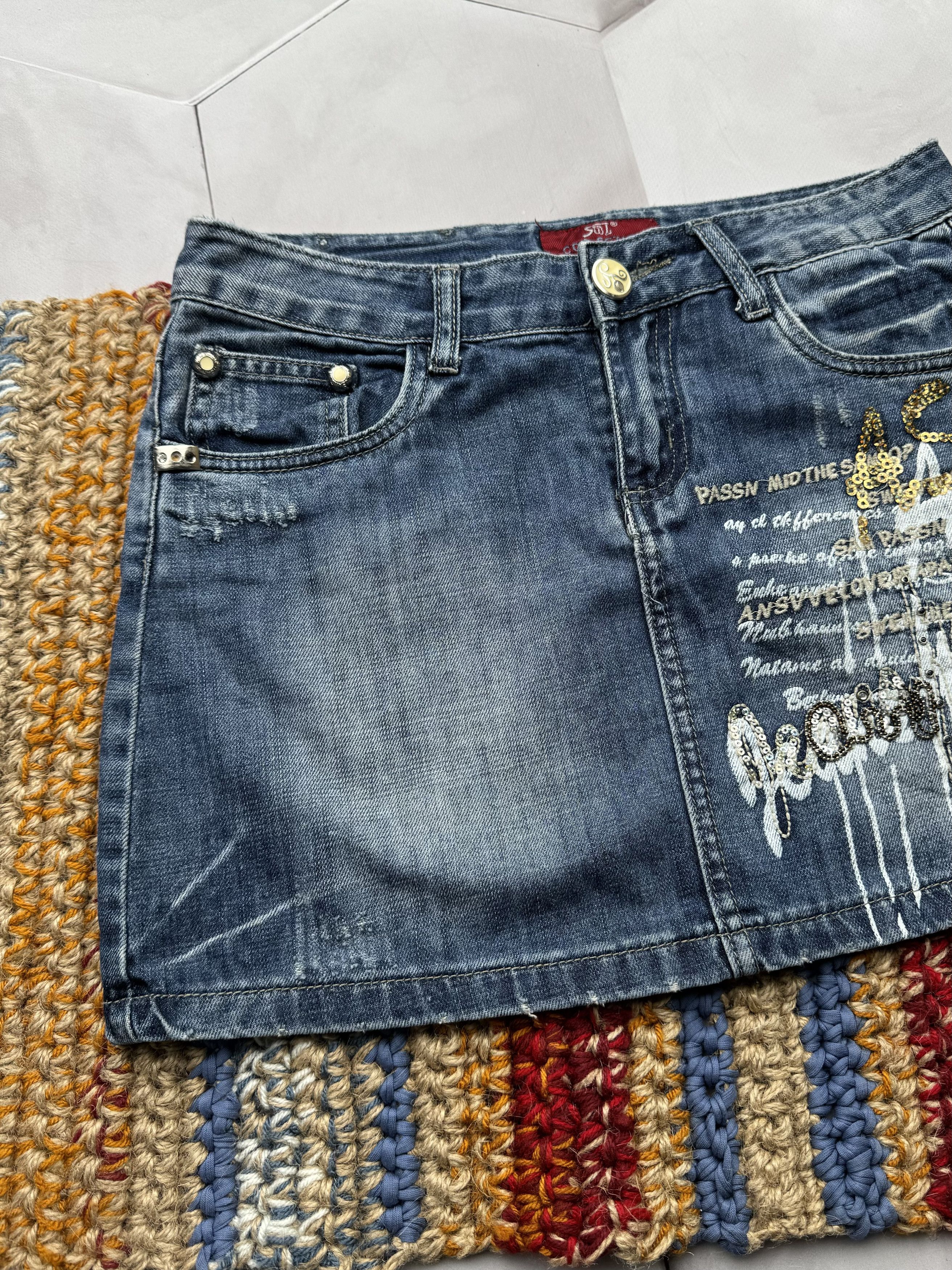 Japanese Brand Vintage Printed Mini Skirt (E4) Size 26" / US 2 / IT 38 - 2 Thumbnail