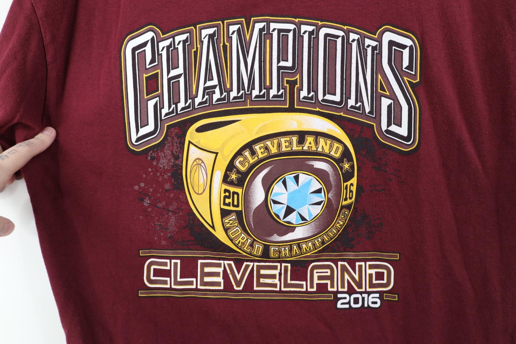 Vintage Y2K 2016 NBA Champions Ring Cleveland Cavaliers T-Shirt Size US M / EU 48-50 / 2 - 8 Thumbnail