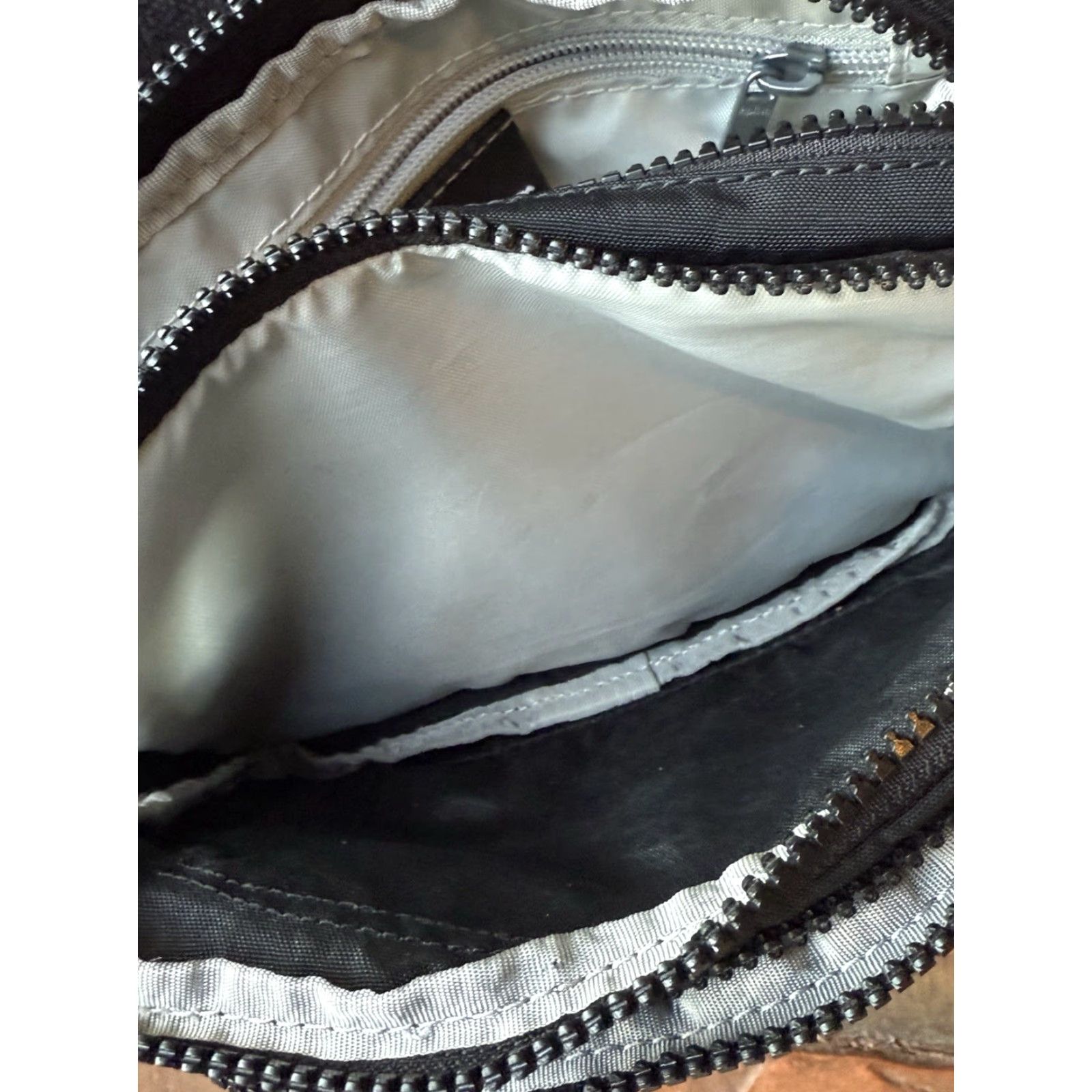 Vintage VINTAGE Kipling Pria Waist Belt Bag Black Crinkle Nylon Fanny Pack Crossbody Bag Unisex Adults Small Travel Size ONE SIZE - 5 Thumbnail
