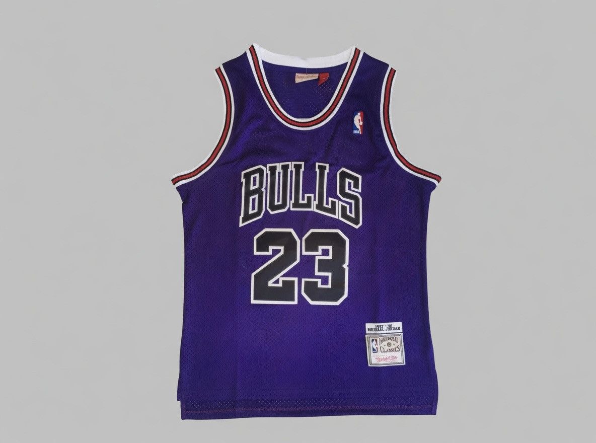 NBA Retrò Maglia Michael Jordan #23 Viola - M Size US M / EU 48-50 / 2 - 2 Thumbnail