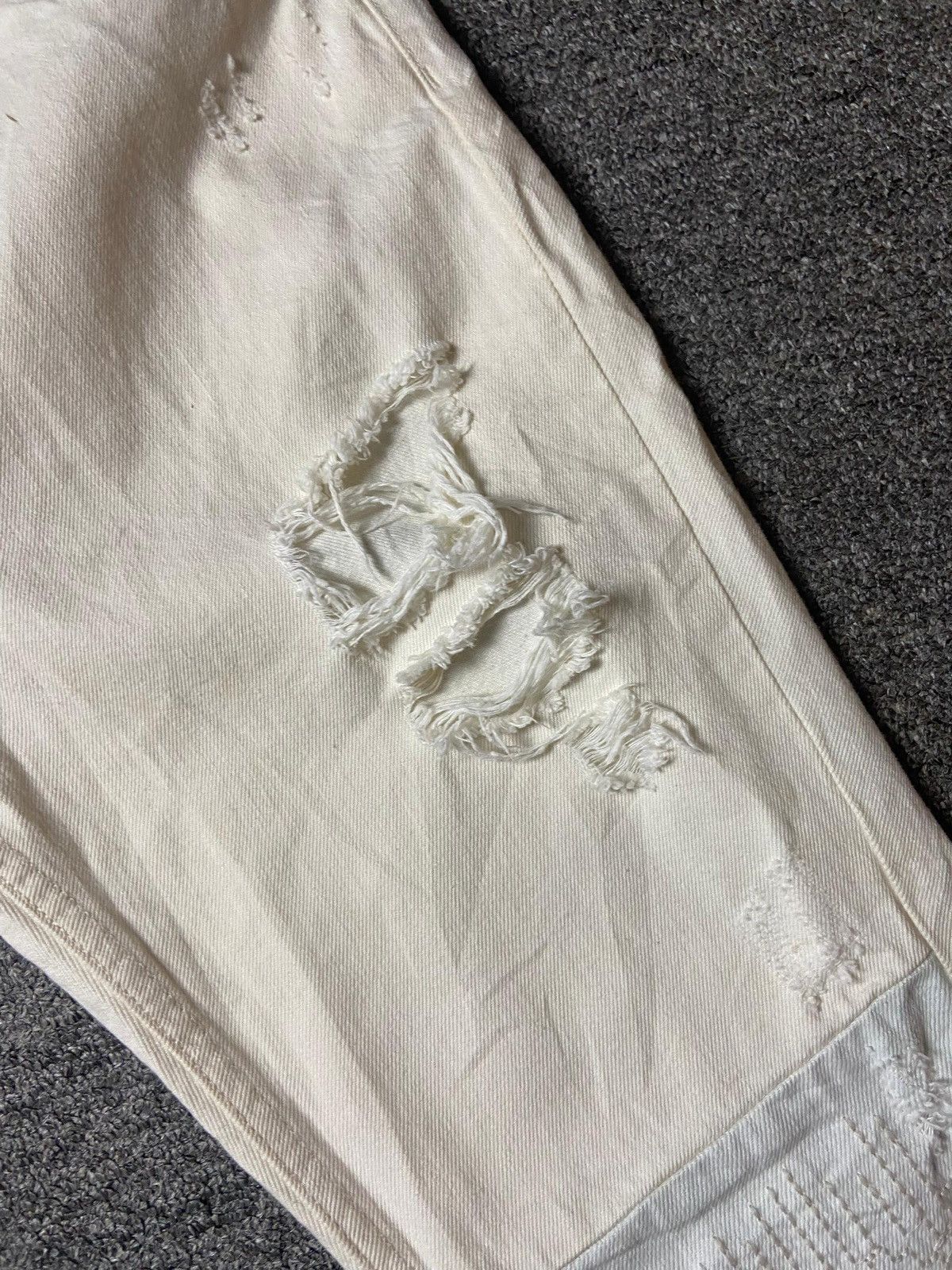 Zara Zara Trafaluc Distressed Denim Jeans (145) Size US 32 / EU 48 - 7 Thumbnail