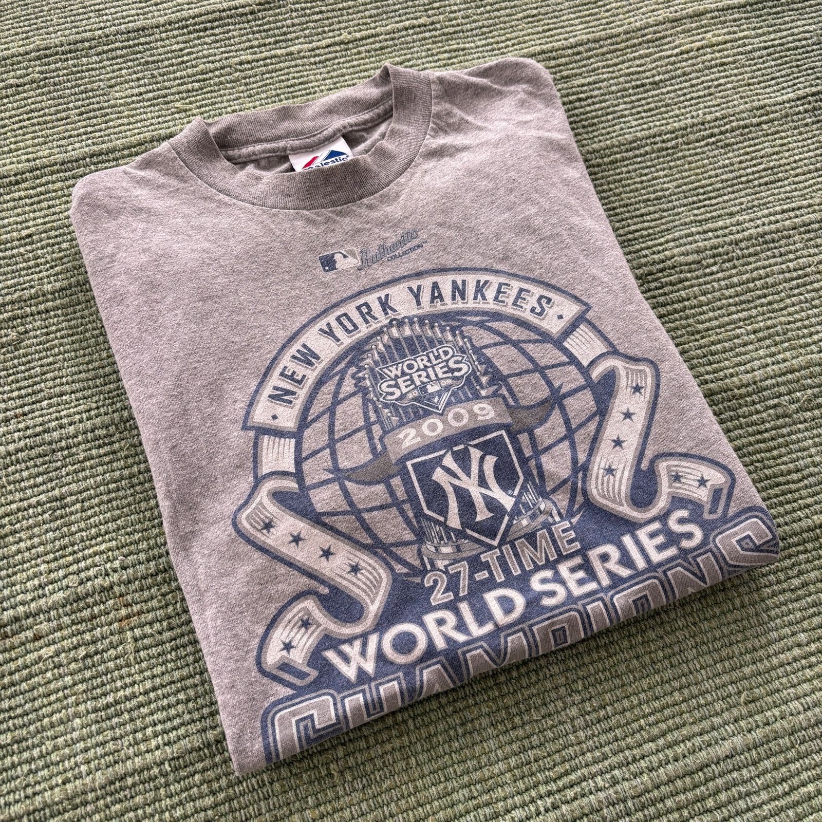 Majestic 2009 New York Yankees World Series Champions Tee Sz M/L Size US M / EU 48-50 / 2 - 1 Thumbnail