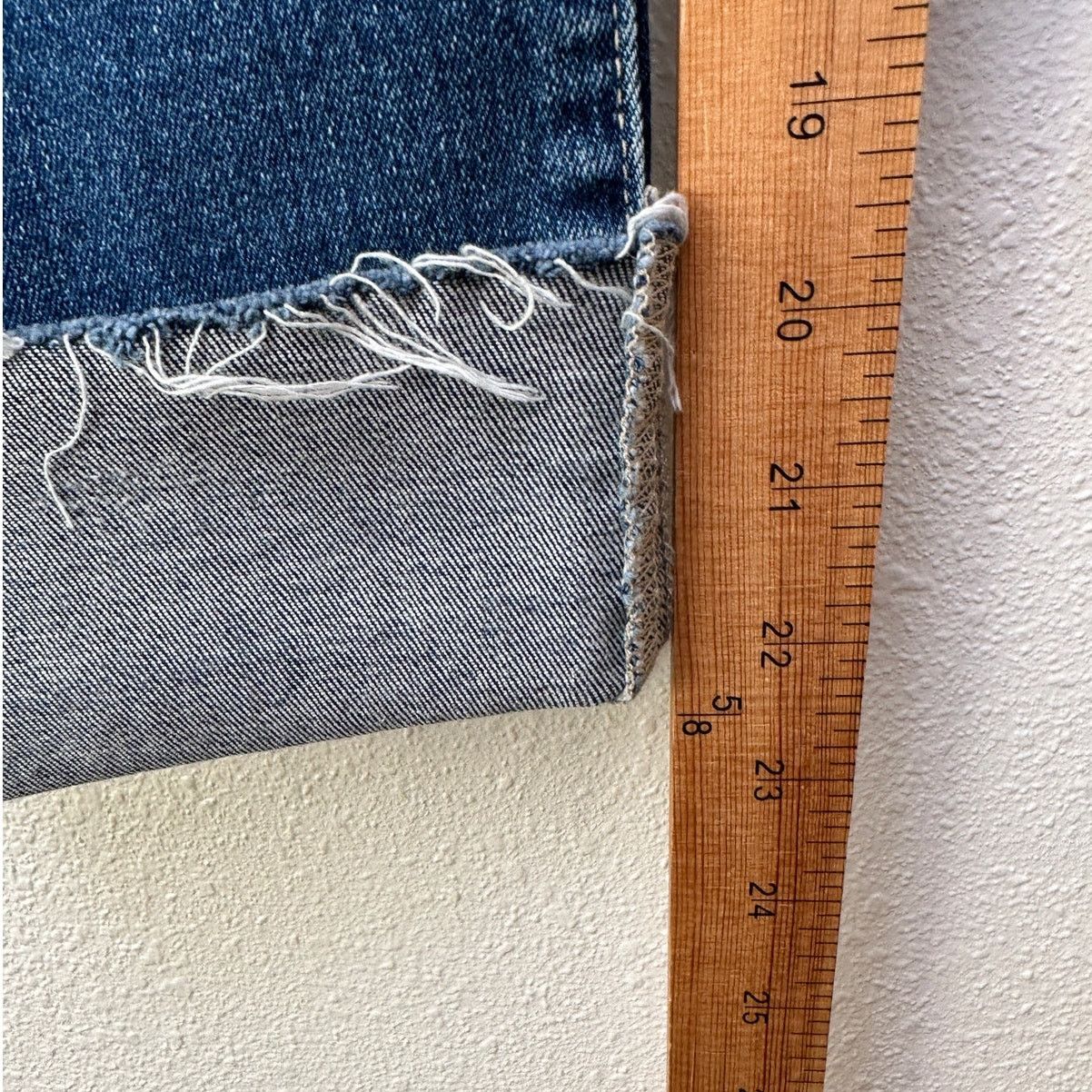 AG Adriano Goldschmied AG The Prima cigarette leg jeans med wash raw cuffed hem 32R Size 32" / US 10 / IT 46 - 13 Thumbnail