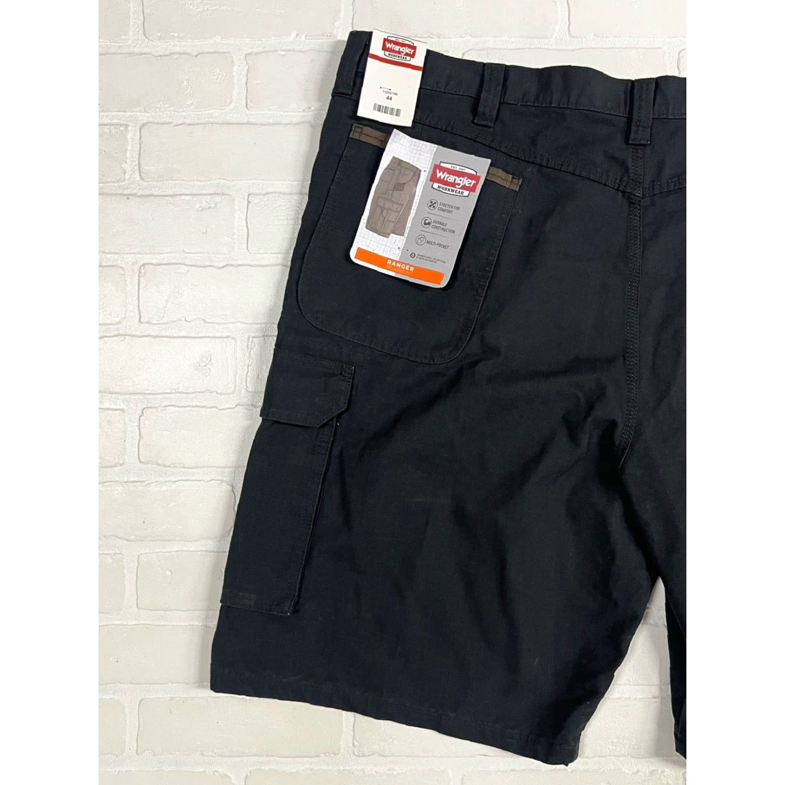 Wrangler WRANGLER Workwear Relaxed Fit RANGER Cargo SHORTS Short Mens 44 Black Cotton Pockets Logo - NWT Size US 44 / EU 60 - 6 Thumbnail