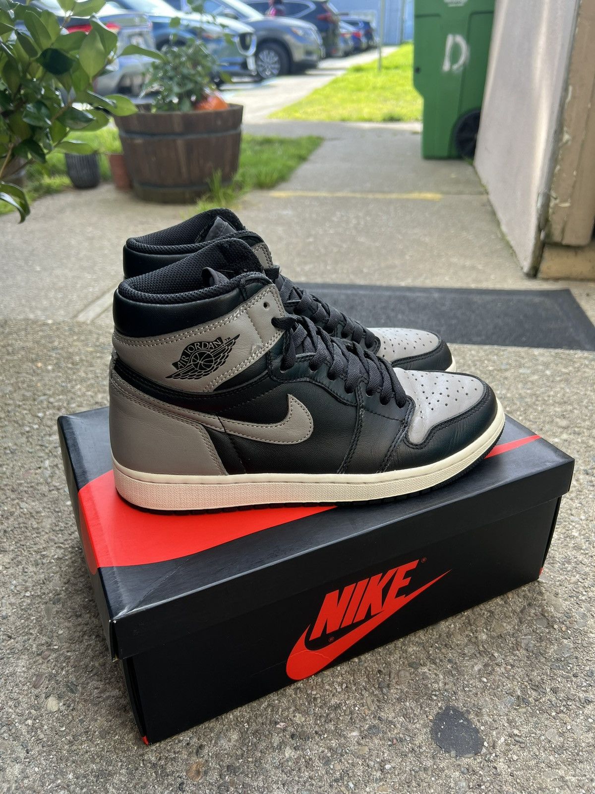 Jordan Brand × Nike Jordan Retro 1’s Shadow Size US 8.5 / EU 41-42 - 2 Thumbnail