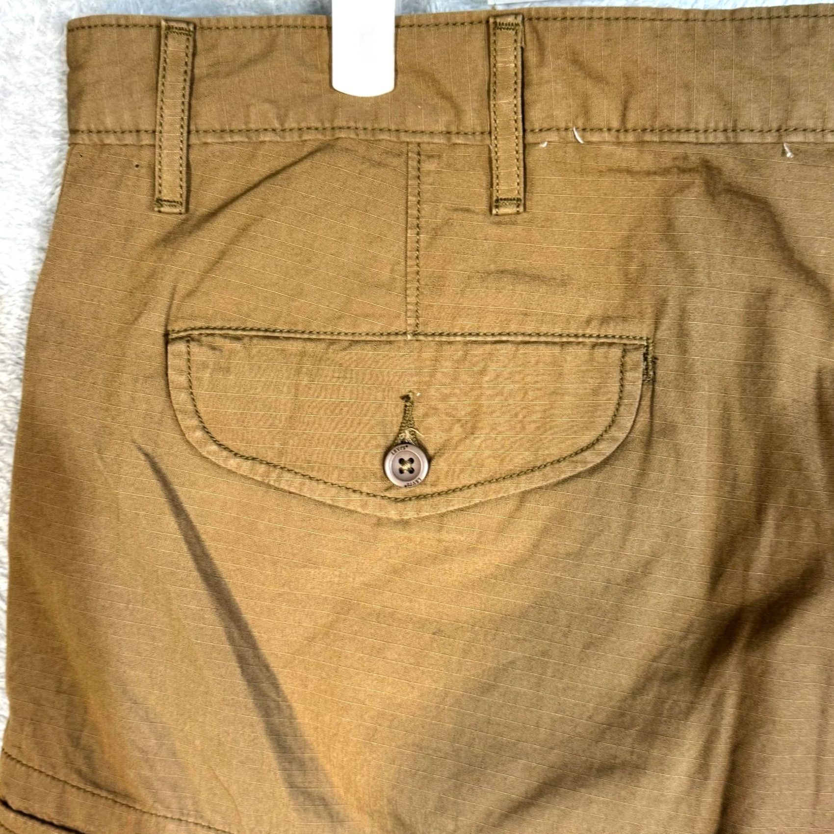 Levi's VINTAGE Levis Cargo Shorts Mens Loose Fit Tan Mid Rise Flat Front 40 Casual Shorts Size US 40 / EU 56 - 7 Thumbnail