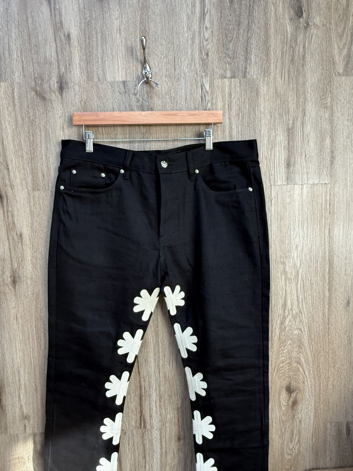 LOSTSHDWS LOST SHDWS White Flower Jeans Size US 36 / EU 52 - 2 Thumbnail