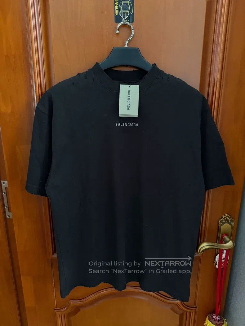 Balenciaga Balenciaga Front and Back Crystal Logo Destroyed Design Sh Size US S / EU 44-46 / 1 - 1 Thumbnail
