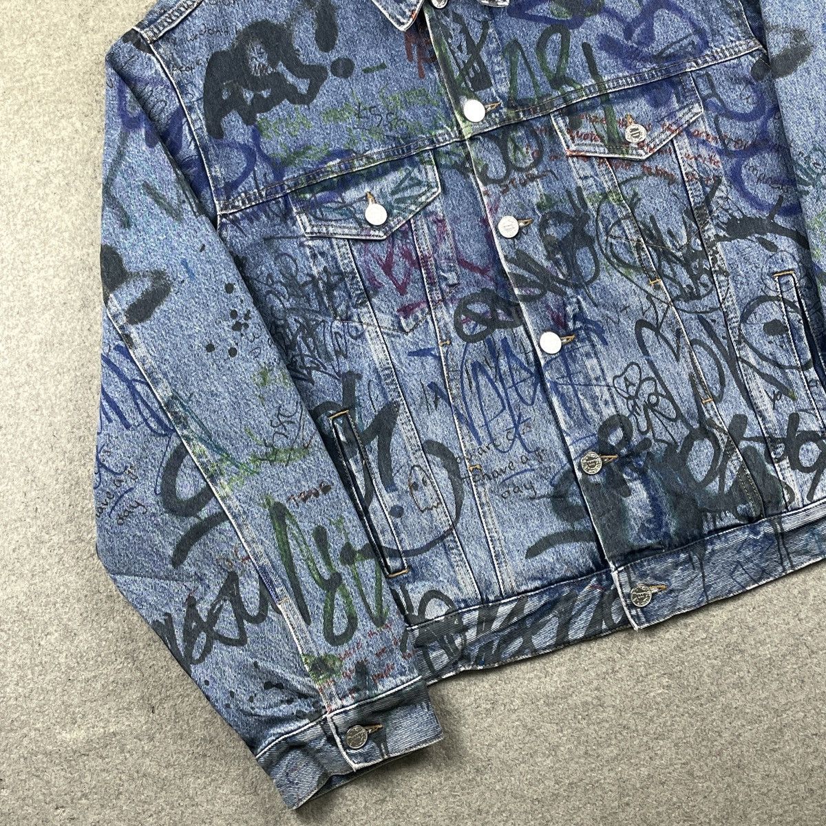 Vetements Vetements Graffiti Denim Jacket Size US L / EU 52-54 / 3 - 7 Thumbnail