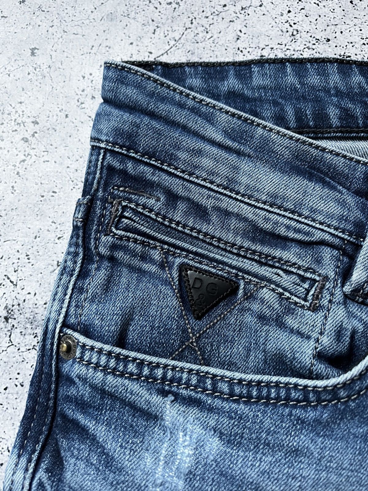 Dolce & Gabbana Vintage Dolce & Gabbana Metal Logo Denim Jeans Slim Fit Y2K Size US 32 / EU 48 - 7 Thumbnail