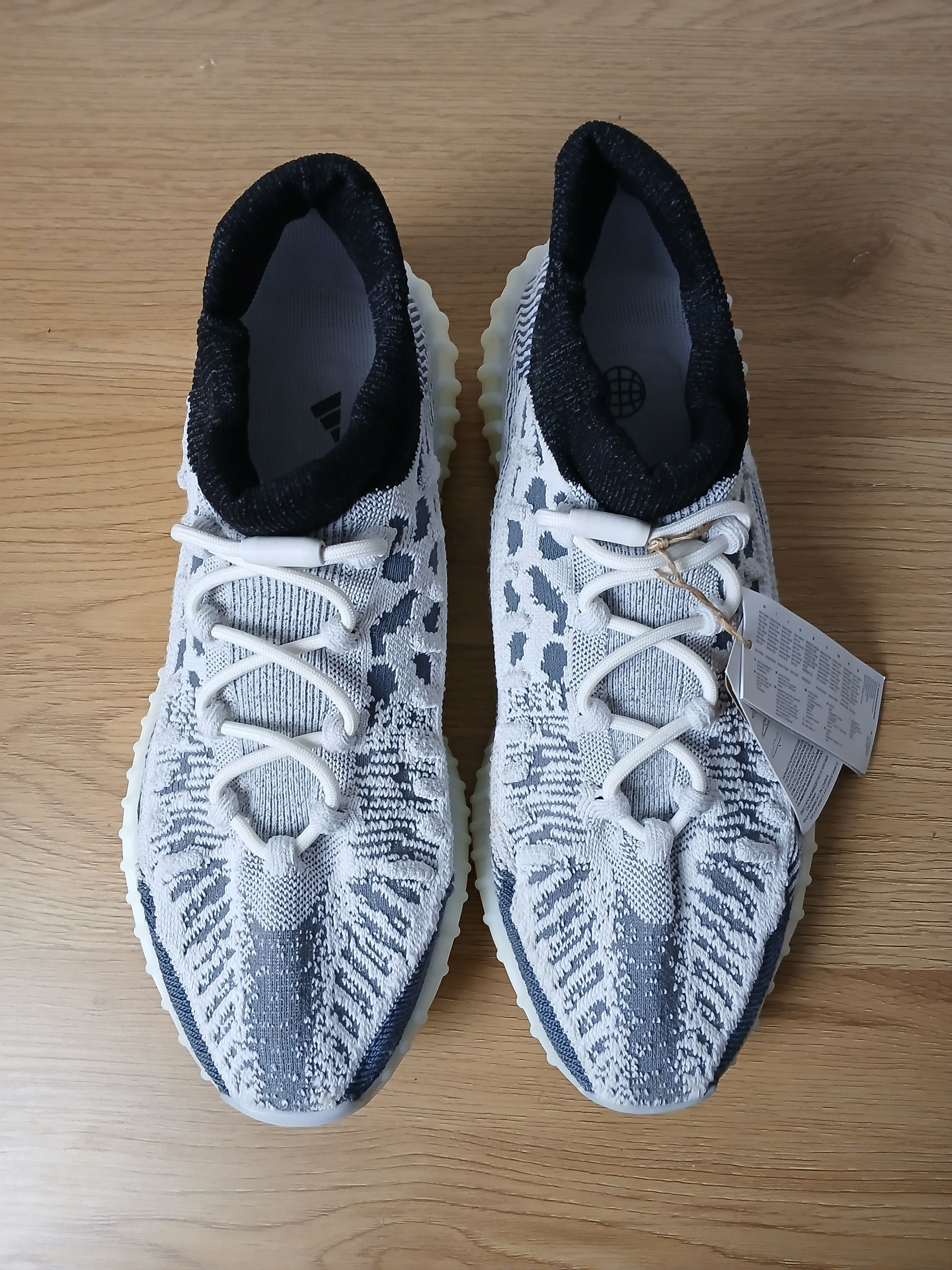 Adidas Yeezy 350 V2 CMPCT Sneakers