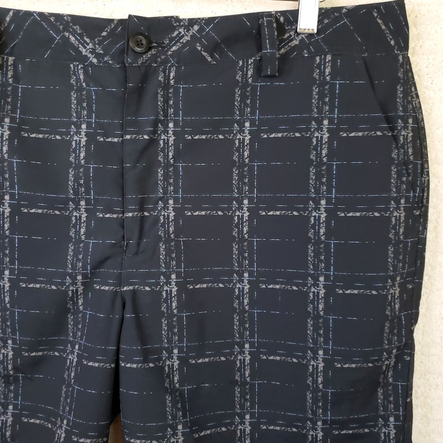 Under Armour Under Armour Shorts Mens 36 Black Gray Plaid 10" Inseam Golf Casual Chino Size US 36 / EU 52 - 4 Thumbnail