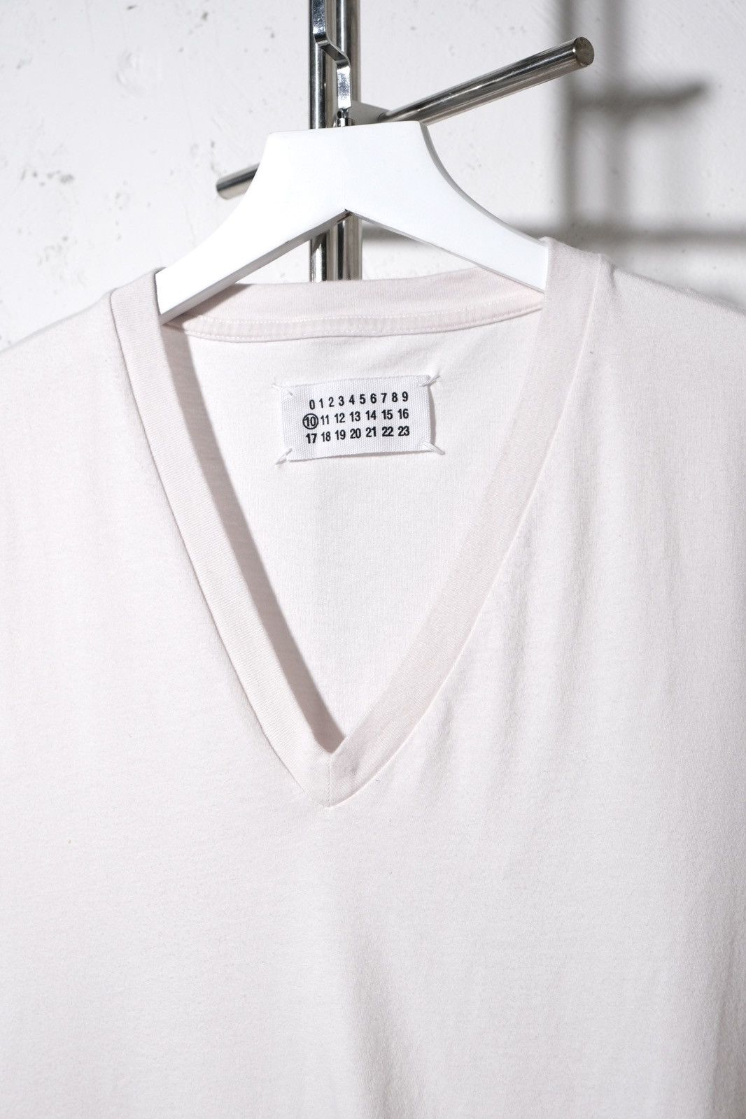 Maison Margiela Maison Martin Margiela SS08 “Fast Delivery” V-Neck Tee Size US S / EU 44-46 / 1 - 2 Thumbnail