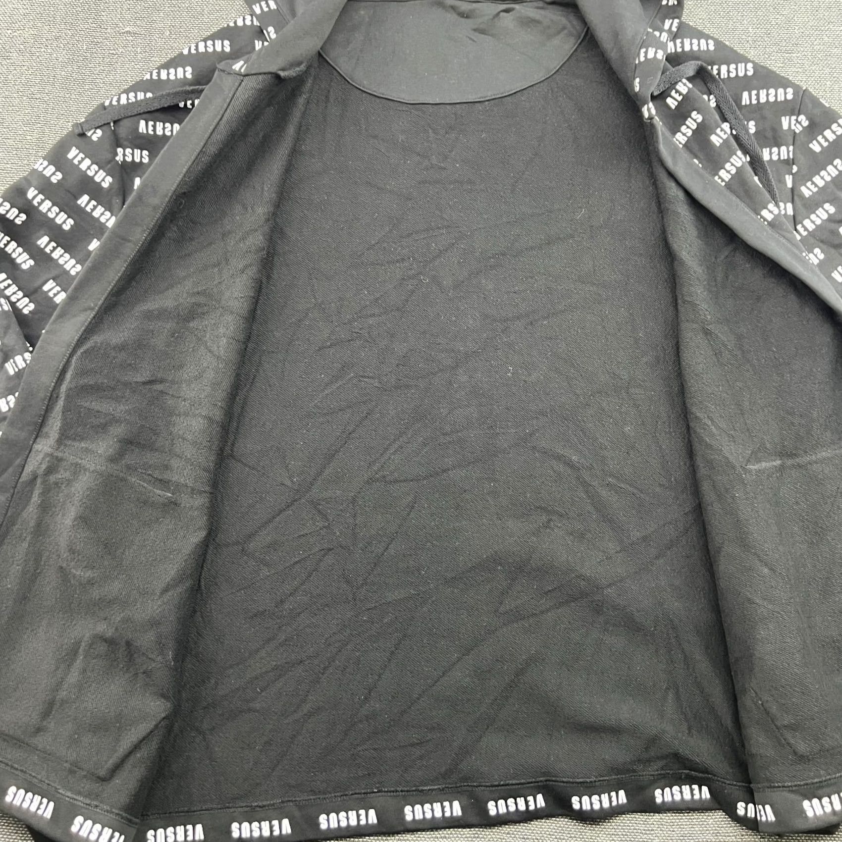 Versace Gianni Versace Versus Hoodie Sweatshirt XXL Drawstrings AOP Spellout Black White Mens Hooded Pockets Knit Cotton Canvas Pullover 2XL Size US XXL / EU 58 / 5 - 7 Thumbnail