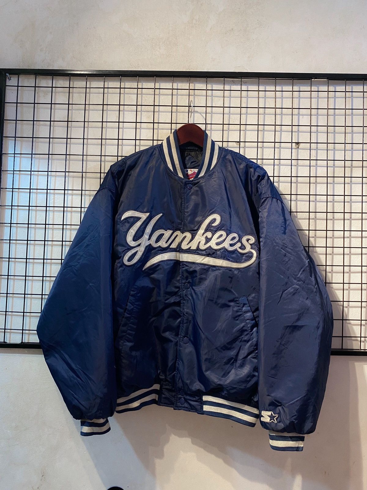 Starter Rare 🔥 Starter MLB Yankees Logo Backhit Varsity Size US L / EU 52-54 / 3 - 2 Thumbnail