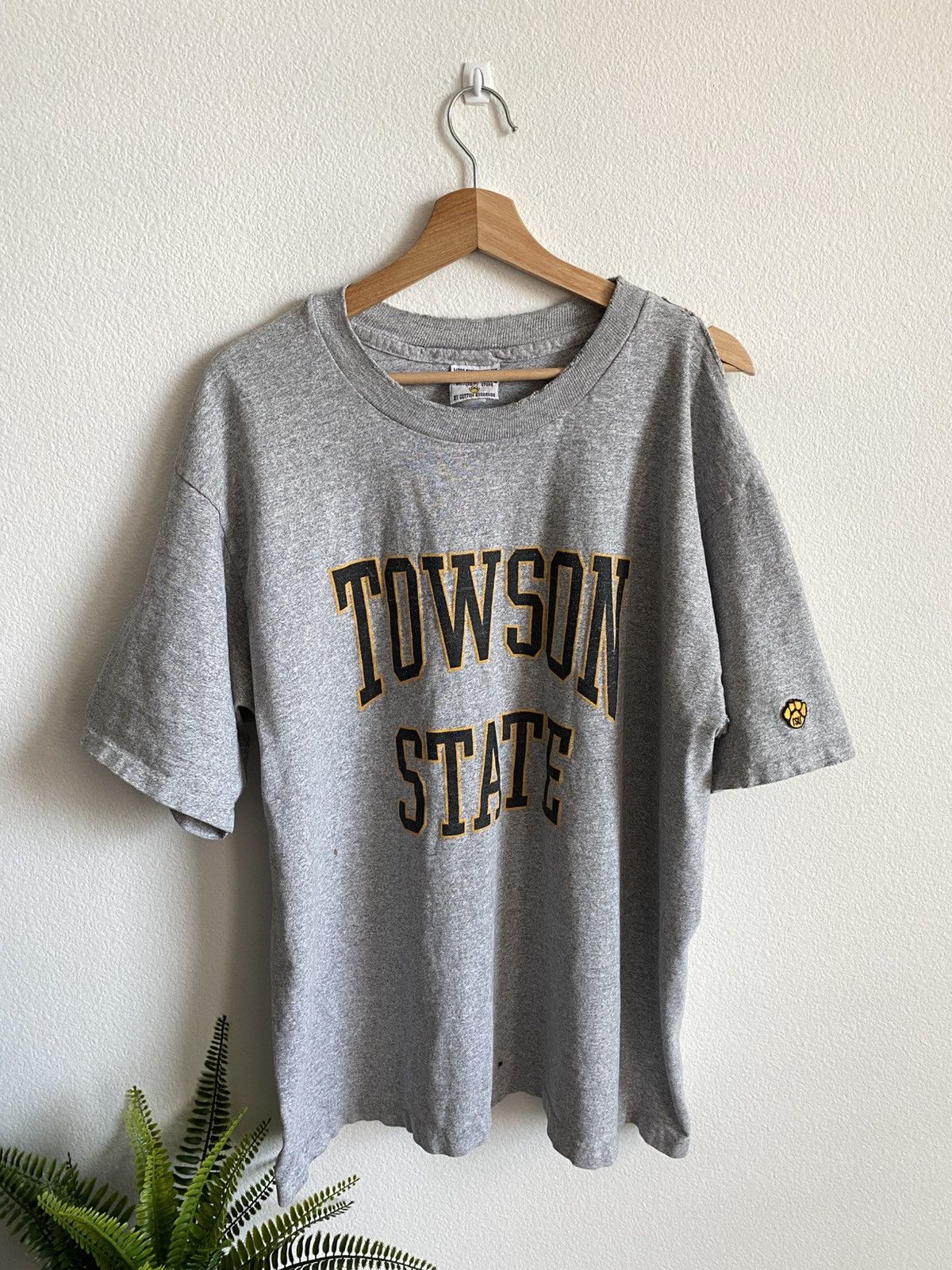 Vintage Vintage 90s Towson State College Single Stitch Thrashed Tee Size US XL / EU 56 / 4 - 1 Thumbnail