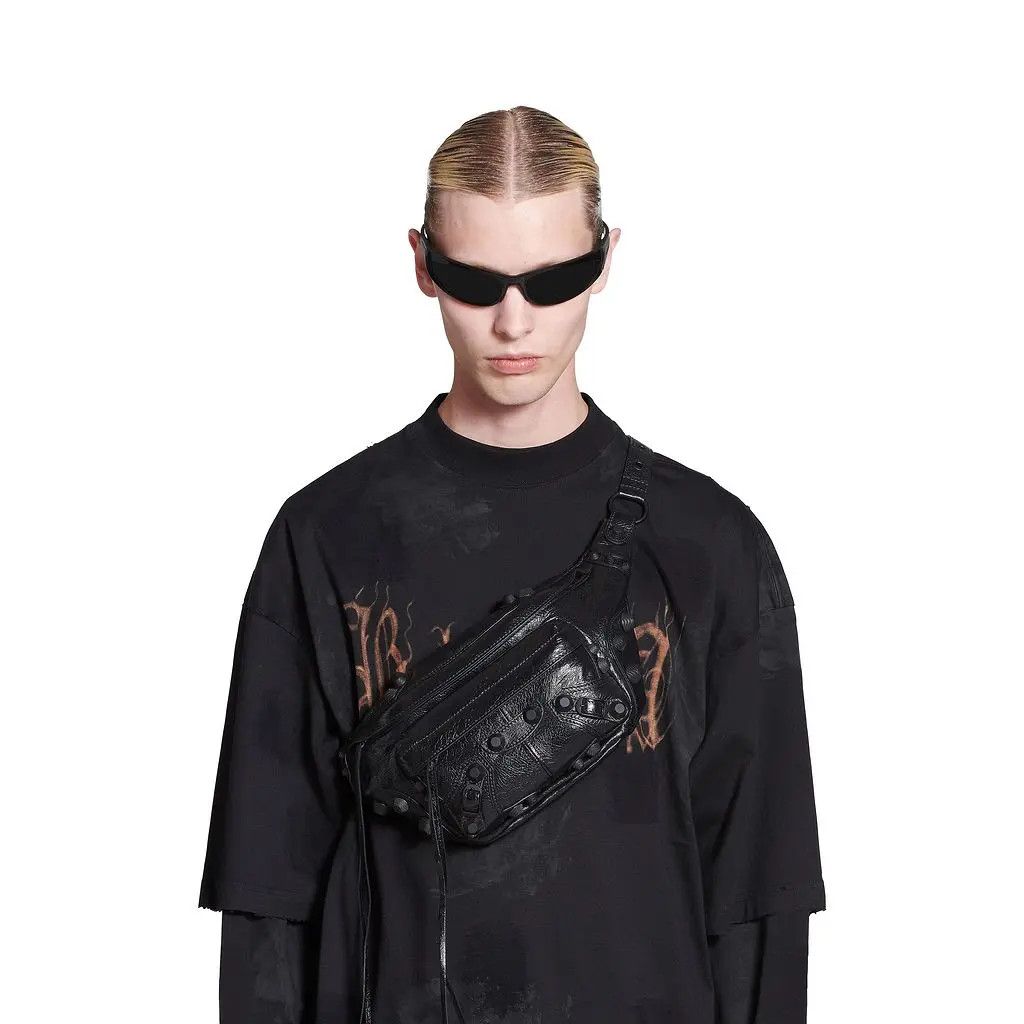 Balenciaga o1mt1gz0425 Size: OS / Le Cagole Medium Beltbag in Black Size ONE SIZE - 3 Thumbnail
