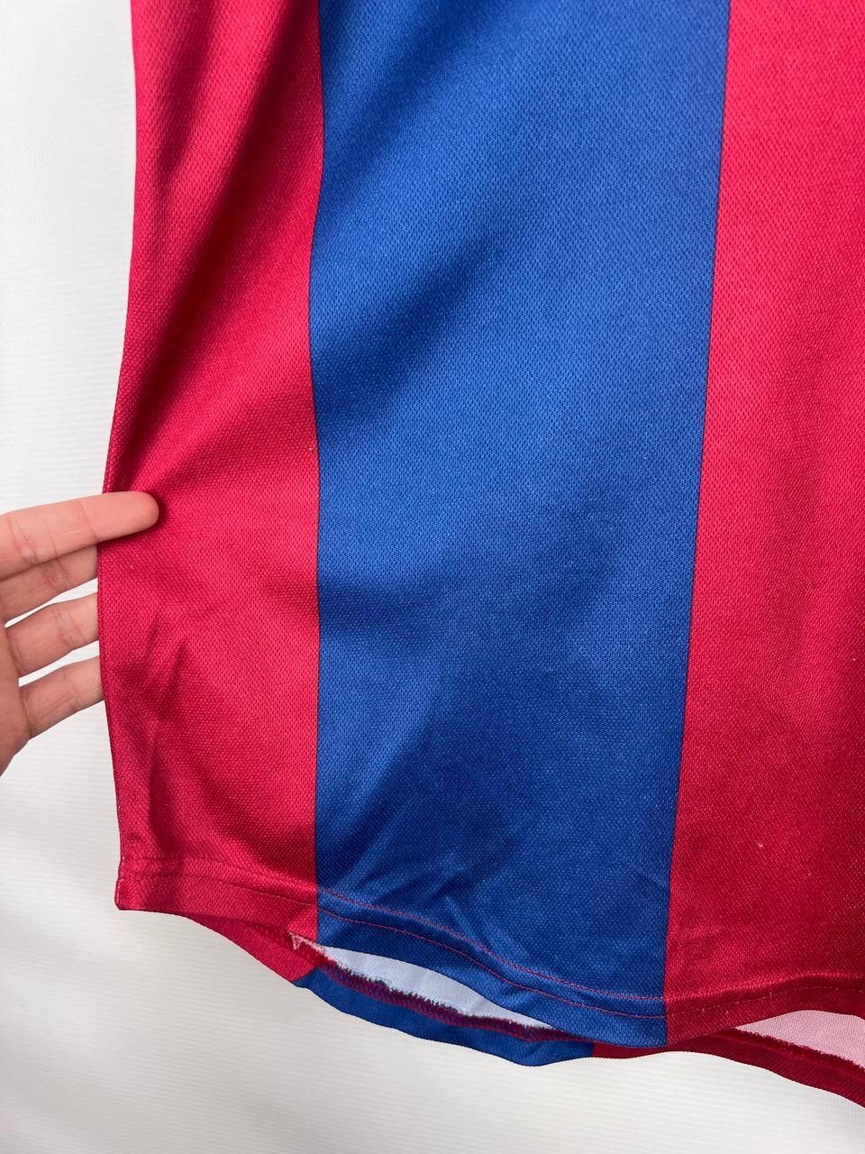 Nike Barcelona 1998/99 Nike jersey vintage t-shirts size L Size US L / EU 52-54 / 3 - 7 Thumbnail