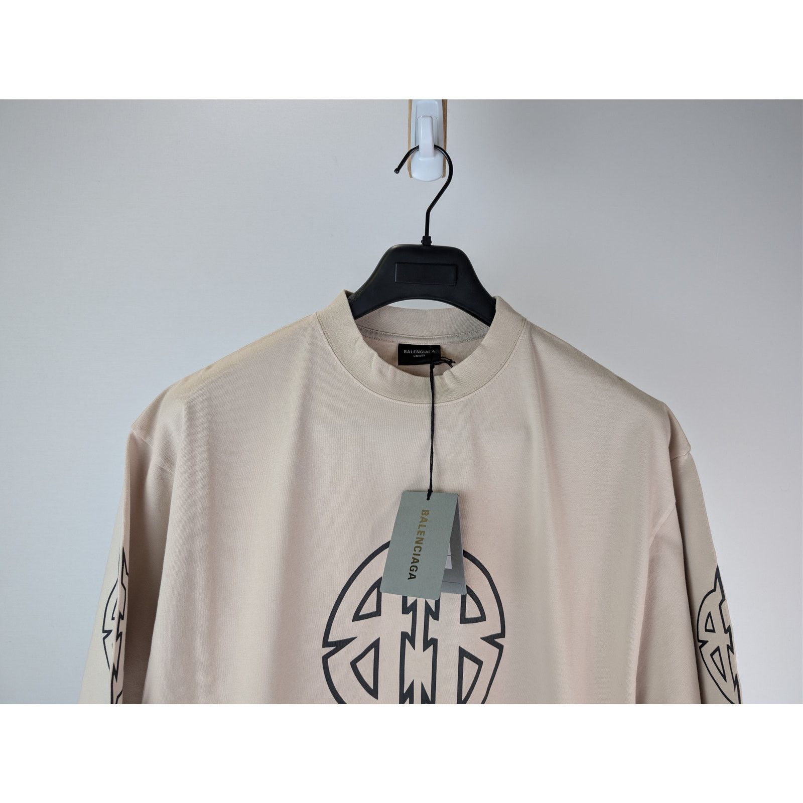 Balenciaga o1rshd1 Cotton Logo Medium Fit T-Shirt in Light Beige/Black Size US S / EU 44-46 / 1 - 3 Thumbnail