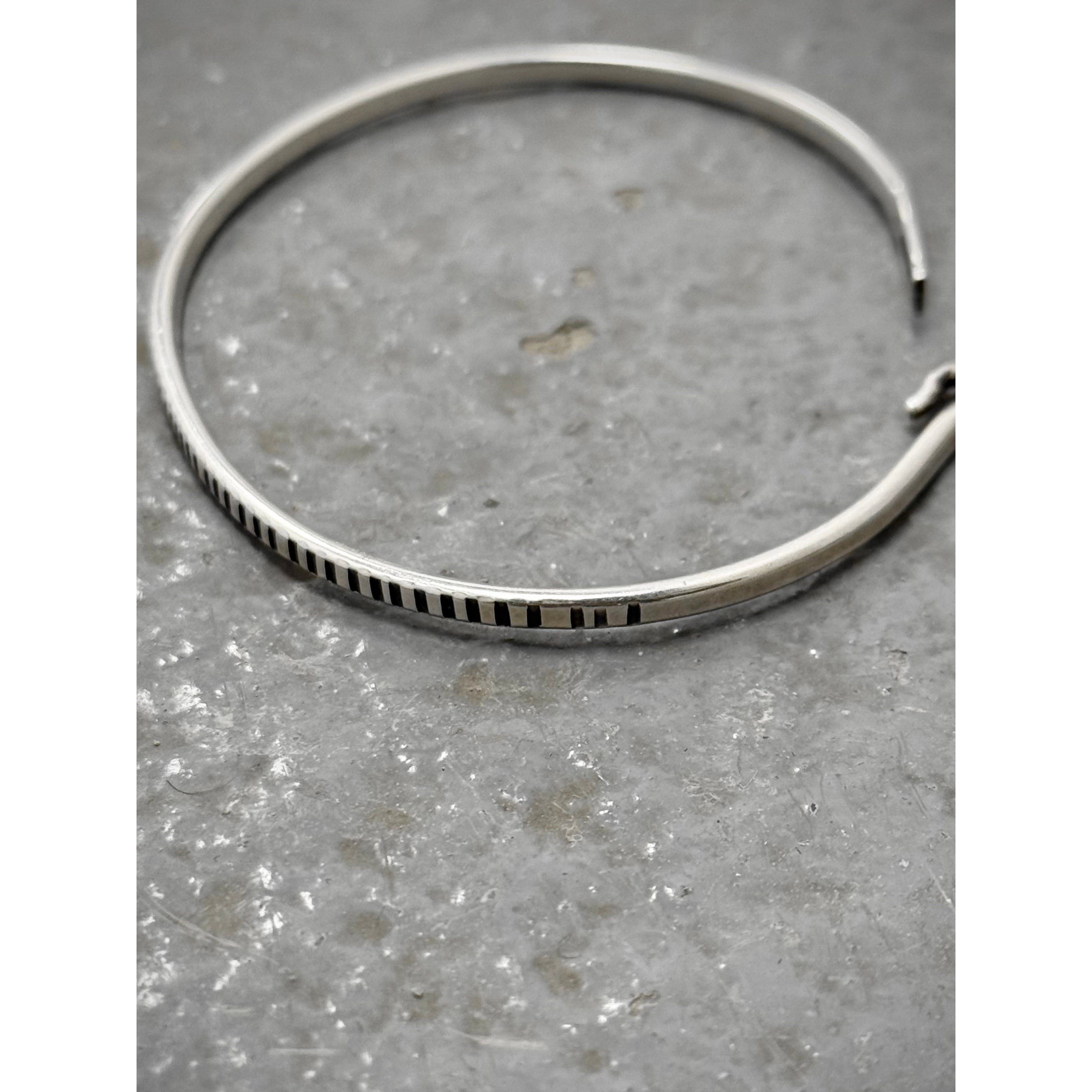 Werkstatt Munchen WERKSTATT:MÜNCHEN 'M2640SITR' .925 Silver Trace Hook Bangle Size ONE SIZE - 3 Thumbnail
