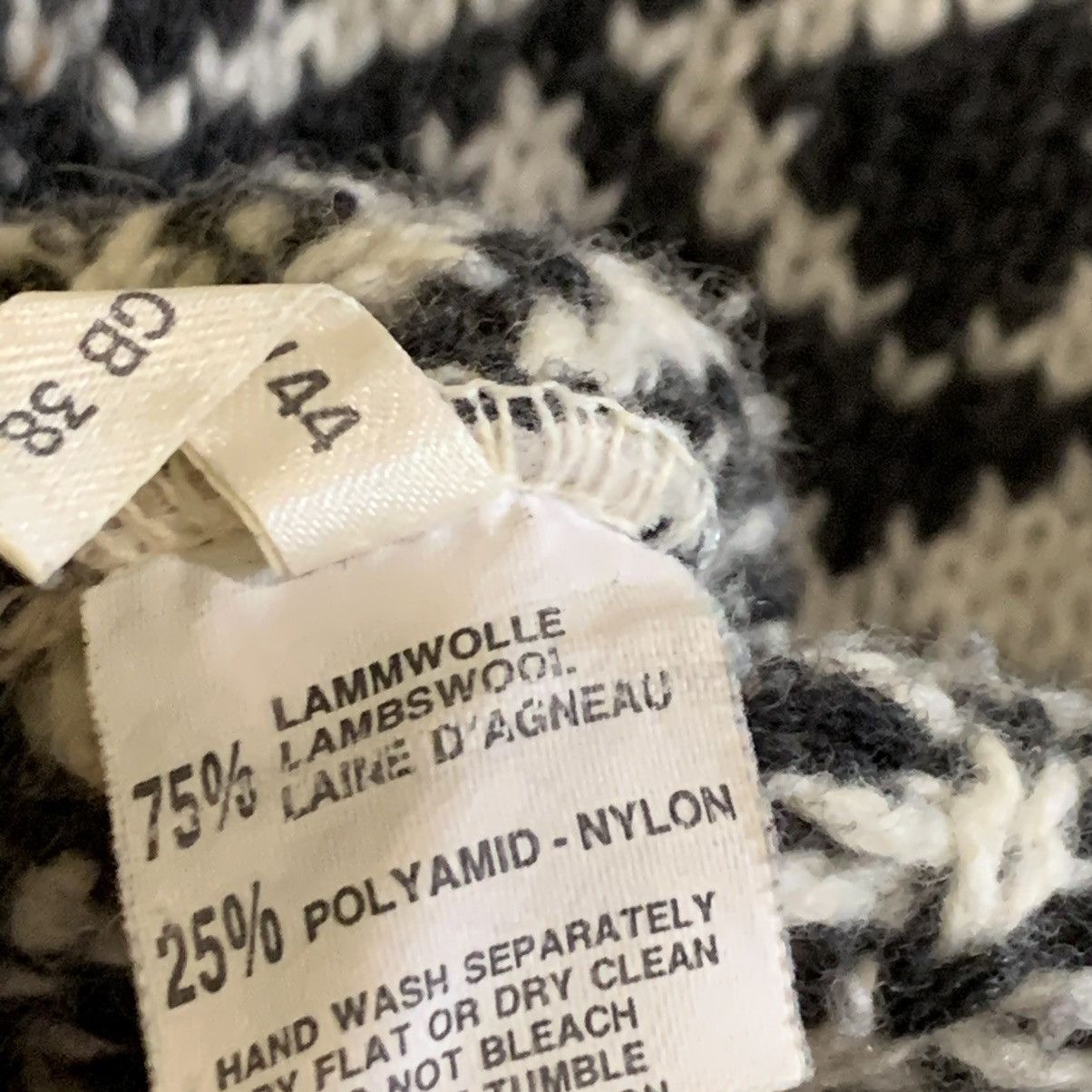 Hugo Boss Vintage Hugo Boss Knitted Lammwolle Sweater Made In Italy Size US L / EU 52-54 / 3 - 10 Thumbnail