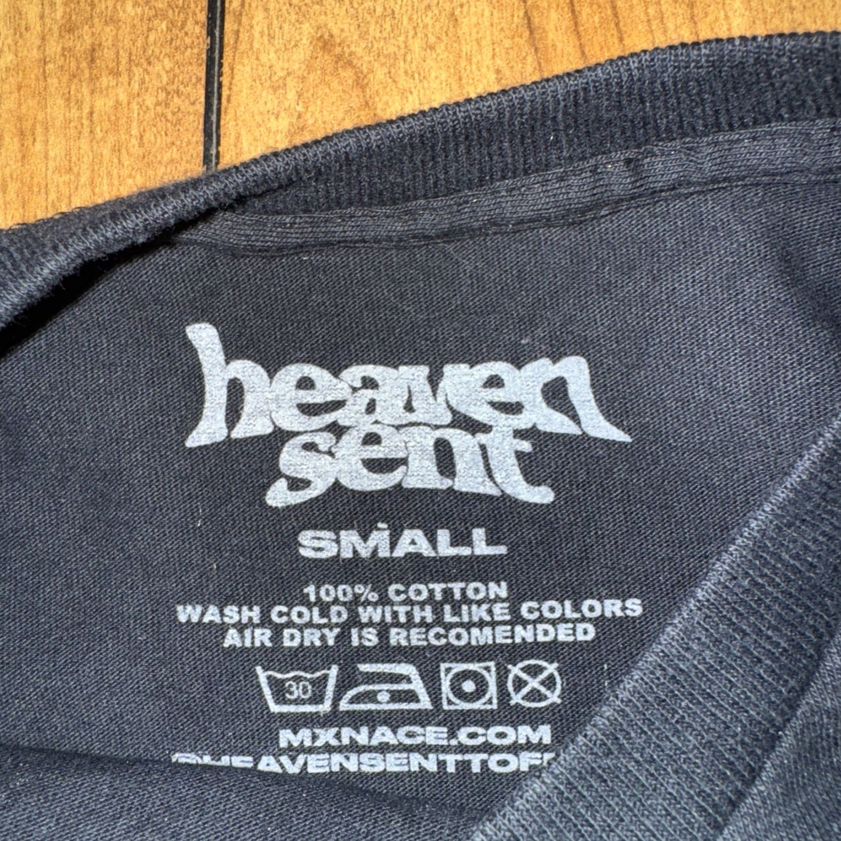Malo VINTAGE Heaven Sent Shirt Mens Streetwear Graphic Tee Black Small Entre Lo Malo Hay Bueno Jesus Tee 90s Masked Face Size US S / EU 44-46 / 1 - 4 Thumbnail