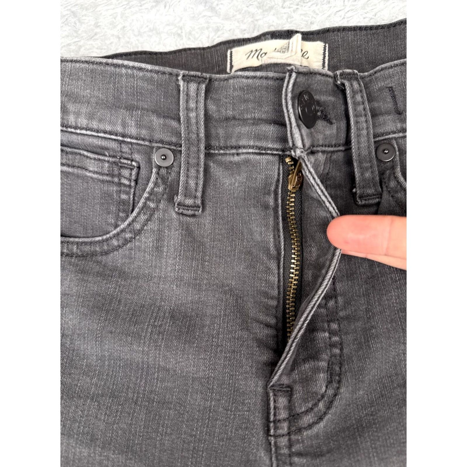 Madewell Madewell Jeans Women 25 Black Mid Rise Stovepipe Cotton Blend Stretch 25x26 Denim Regular 5-Pocket Distressed Logo 90s Retro Designer Mens Women Girls Size 42" / US 20 - 5 Thumbnail