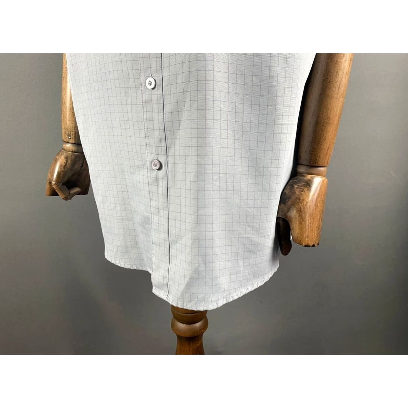 Oakley Oakley Mens Button-Up Shirt XL Gray Rayon Short Sleeve Casual Dress Shirt Slimming Breathable Pockets Size US XL / EU 56 / 4 - 6 Thumbnail