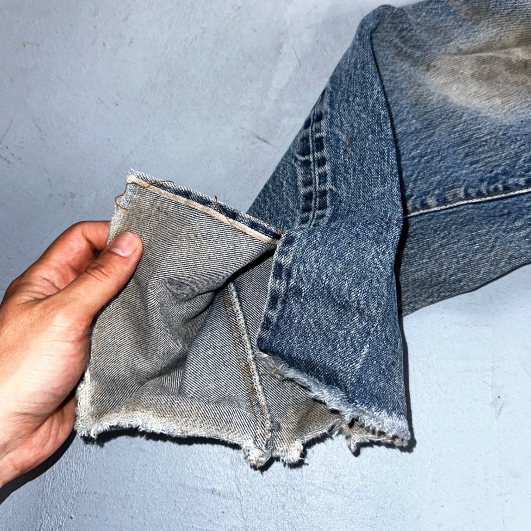 Levi's VINTAGE Levi's 501 Jeans Men's Regular Fit Mid Rise Straight Denim Light Wash Distressed 80s USA 32x36 Size US 32 / EU 48 - 6 Thumbnail