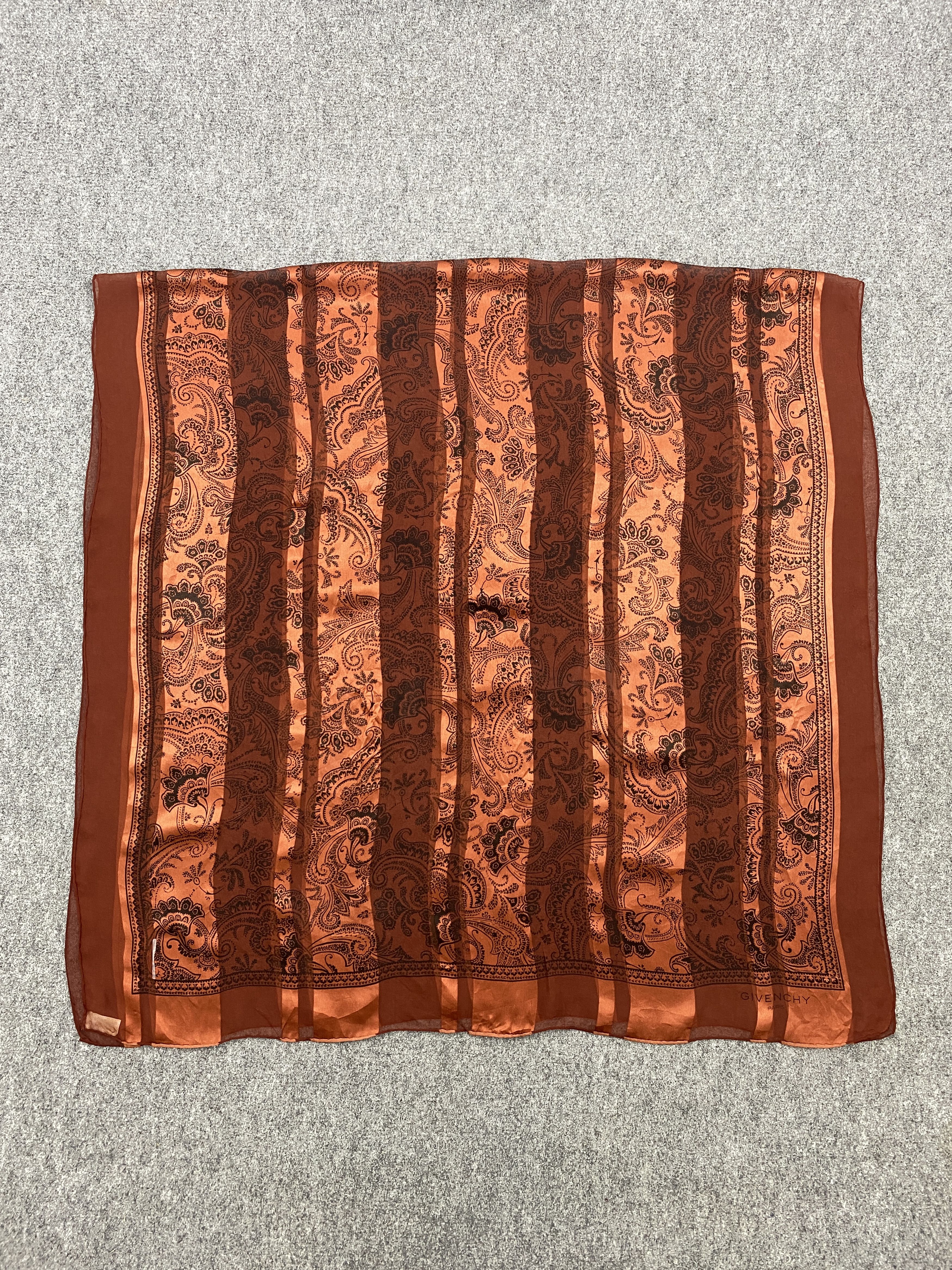 Givenchy × Vintage Givenchy Silk Scarf / Foulard / Silk Shawl SN0010 Size ONE SIZE - 3 Thumbnail