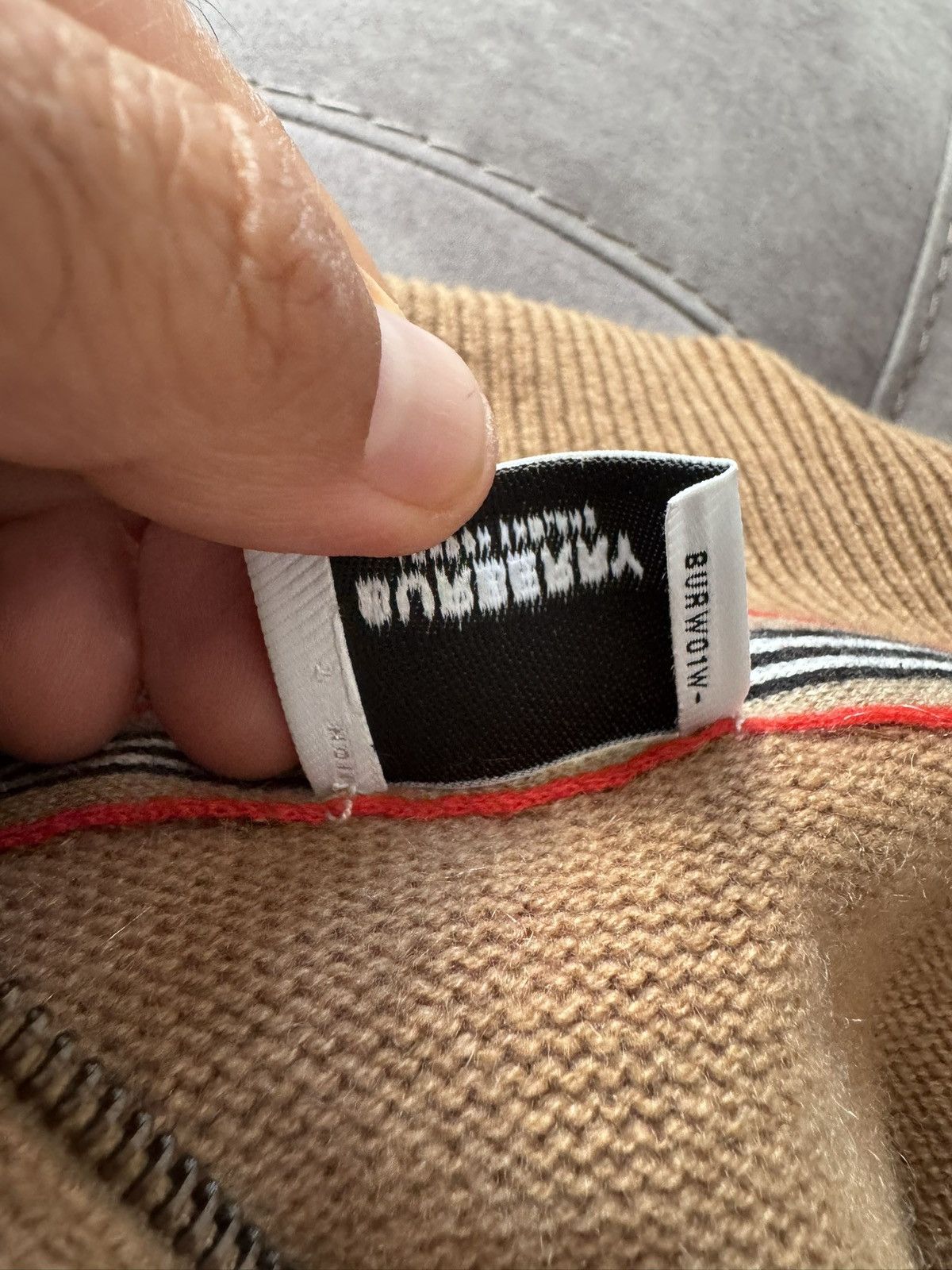 Burberry BURBERRY cashmere jumper SEE PHOTOS FOR REAL TAPE MEASUREMEN Size US S / EU 44-46 / 1 - 21 Thumbnail