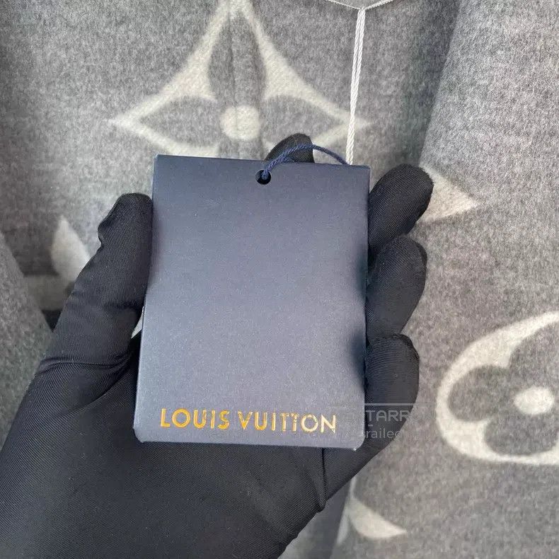 Louis Vuitton Louis Vuitton Long bathrobe coat in light grey with full p Size 4XL / US 24-26 - 2 Thumbnail