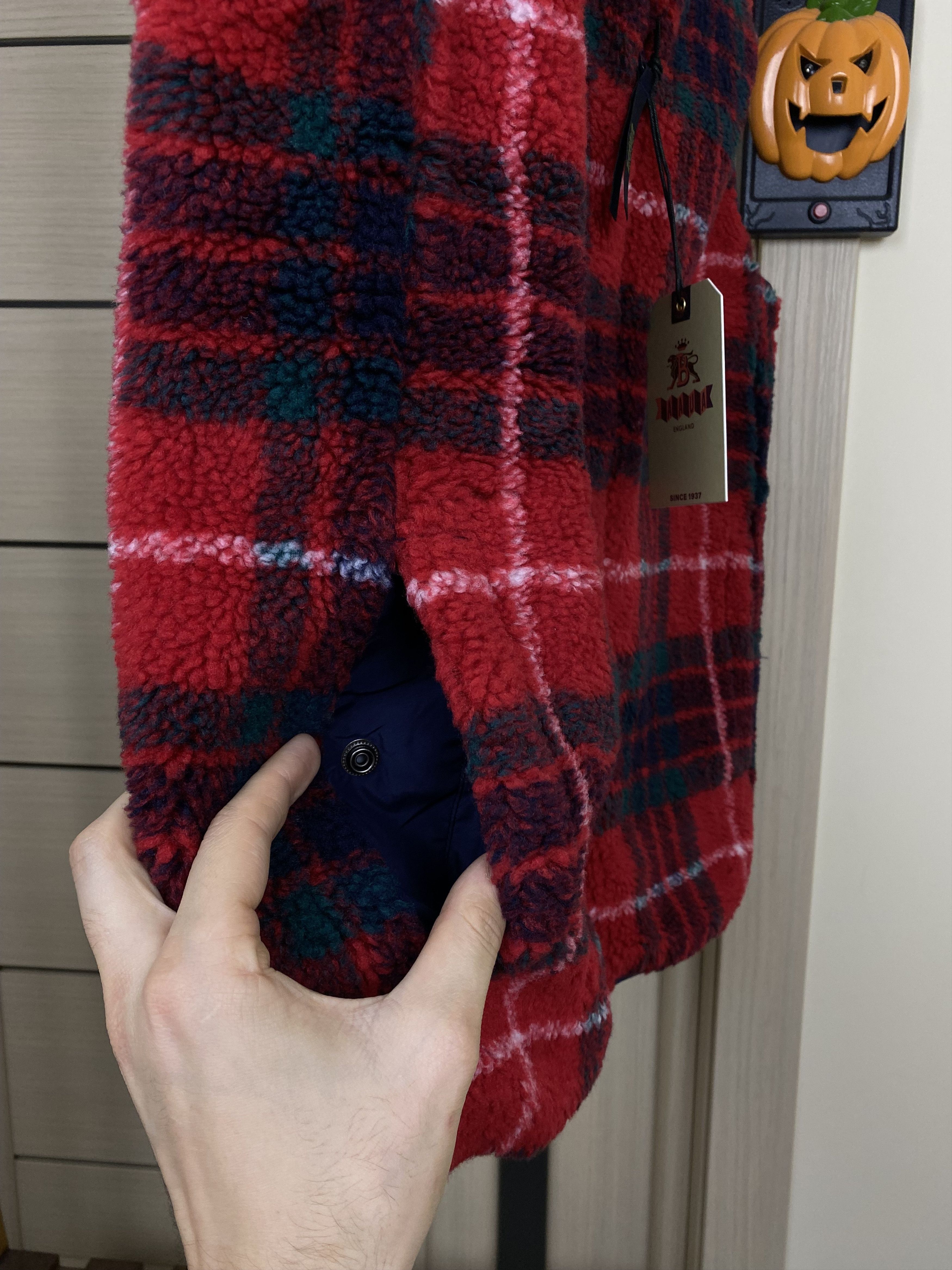 Baracuta BARACUTA CURLY FLEECE LINER VEST TARTAN RED Size L Size US L / EU 52-54 / 3 - 5 Thumbnail