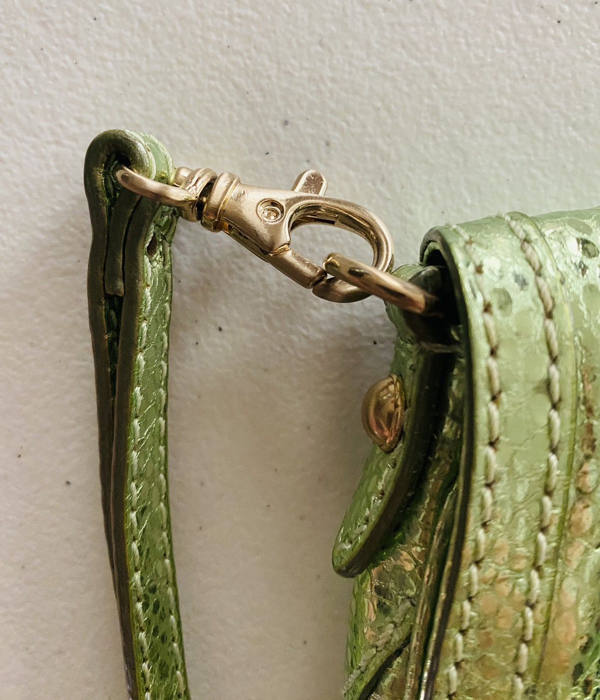 Michael Kors Michael Kors Purse Metallic Green Snake Print Wristlet Size ONE SIZE - 5 Thumbnail