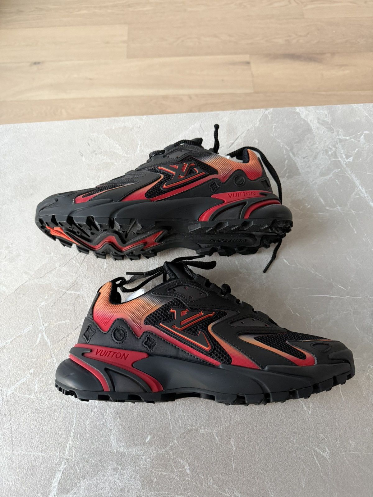 Louis Vuitton Louis vuitton tactic size 5 Size US 5 / EU 37 - 1 Thumbnail
