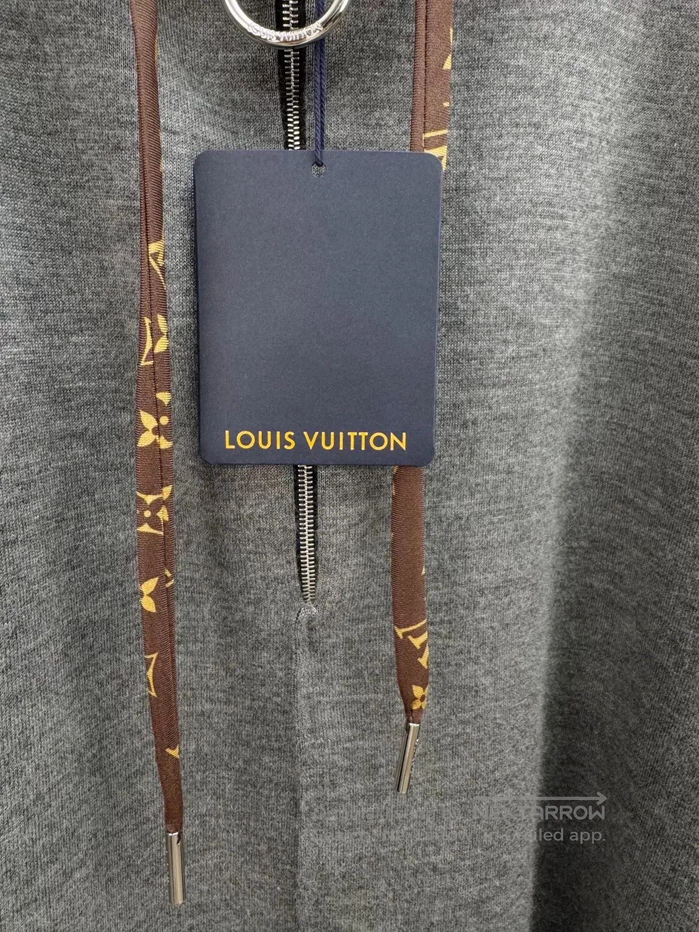Louis Vuitton Louis Vuitton Cashmere Blend Cape. Size US M / EU 48-50 / 2 - 3 Thumbnail
