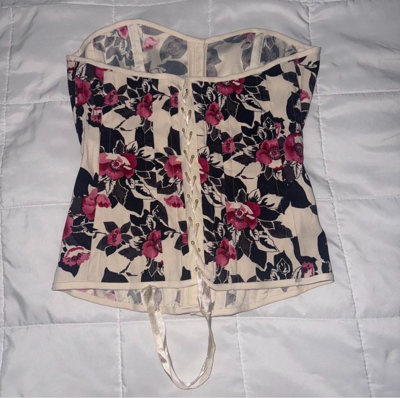 Other Charlotte Russe Corset Top in Cream w/ Pink Roses — Fits S/M Size S / US 4 / IT 40 - 6 Thumbnail